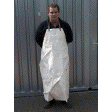 Illustration: Foto eines Mannes, der eine knöchellange Schürze aus Kunststoff trägt